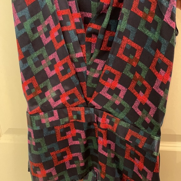 Geometric Patterned 💯 Silk top by Trovata - Picture 7 of 11